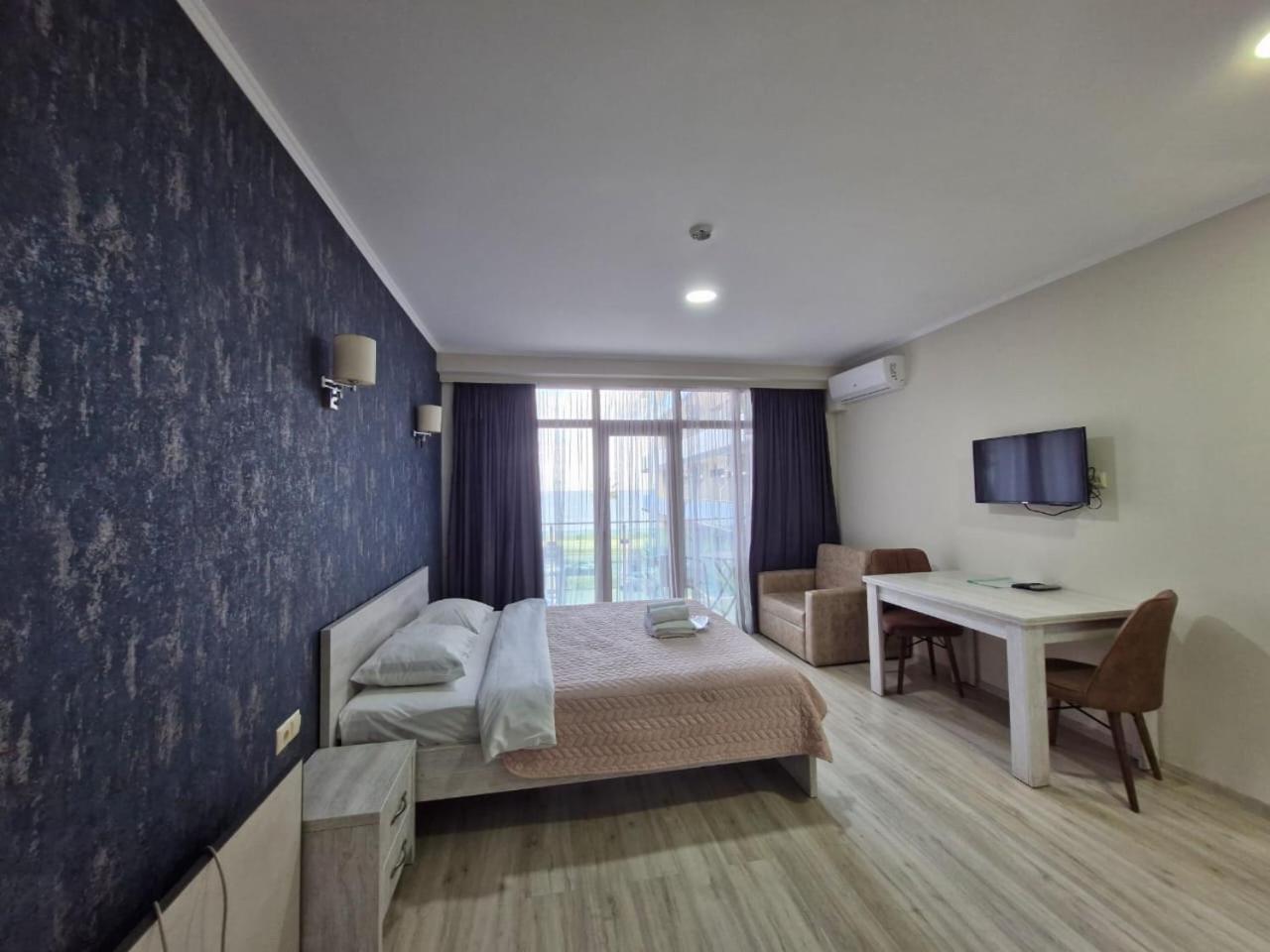 Liana Sea & Sky Suites Batumi Exteriör bild